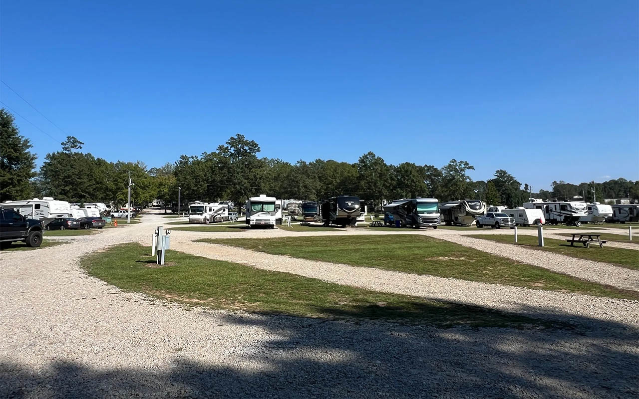 RV campers enjoying a peaceful winter day at Deer Run RV Park in Troy, Alabama